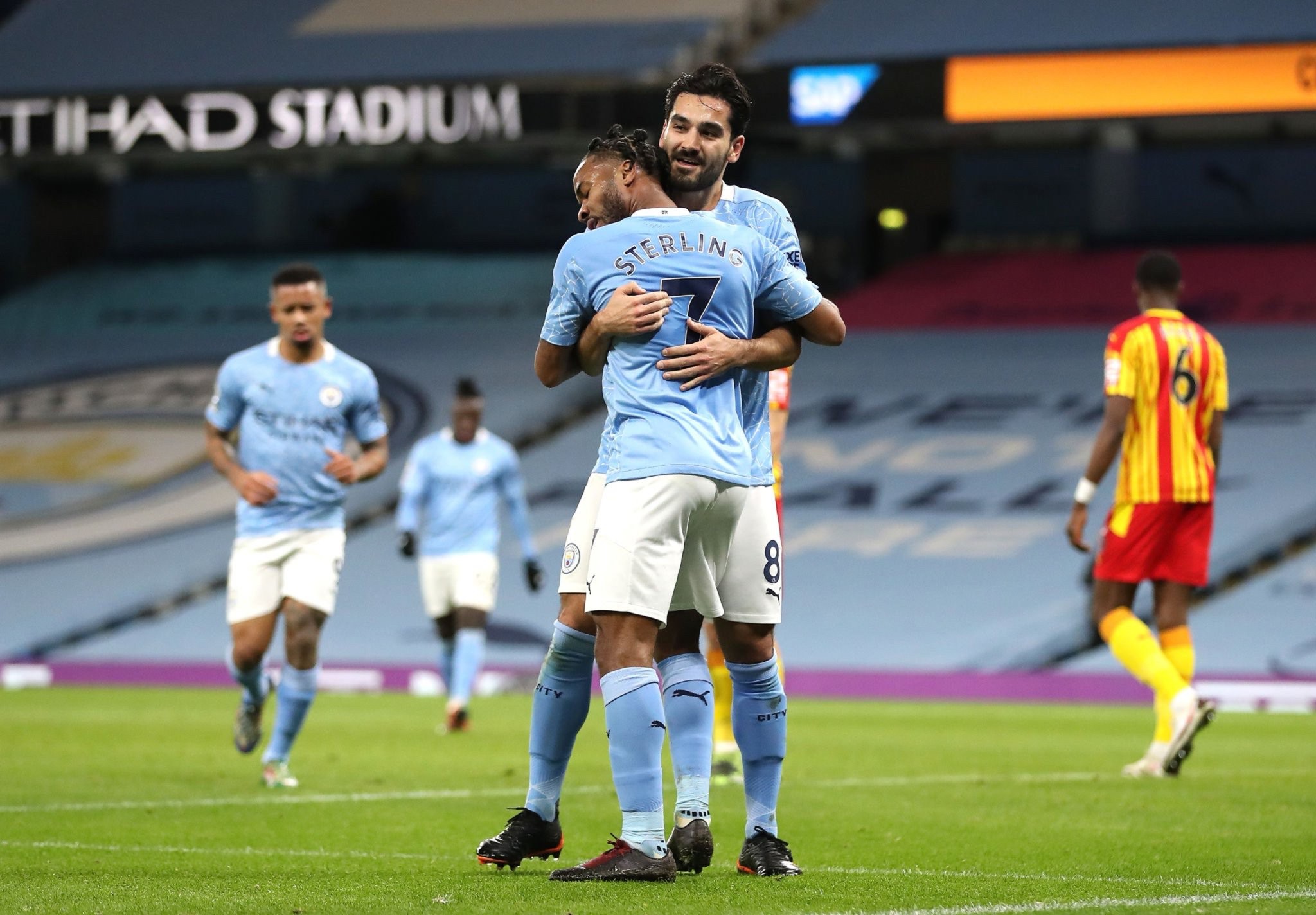 尤其是在边 尤其是在边